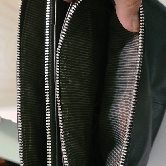 Leather cross body bag - Picture 2 of 3